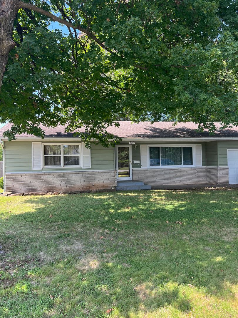 3 Bedroom Home Near Mercy Hospital – photo 2