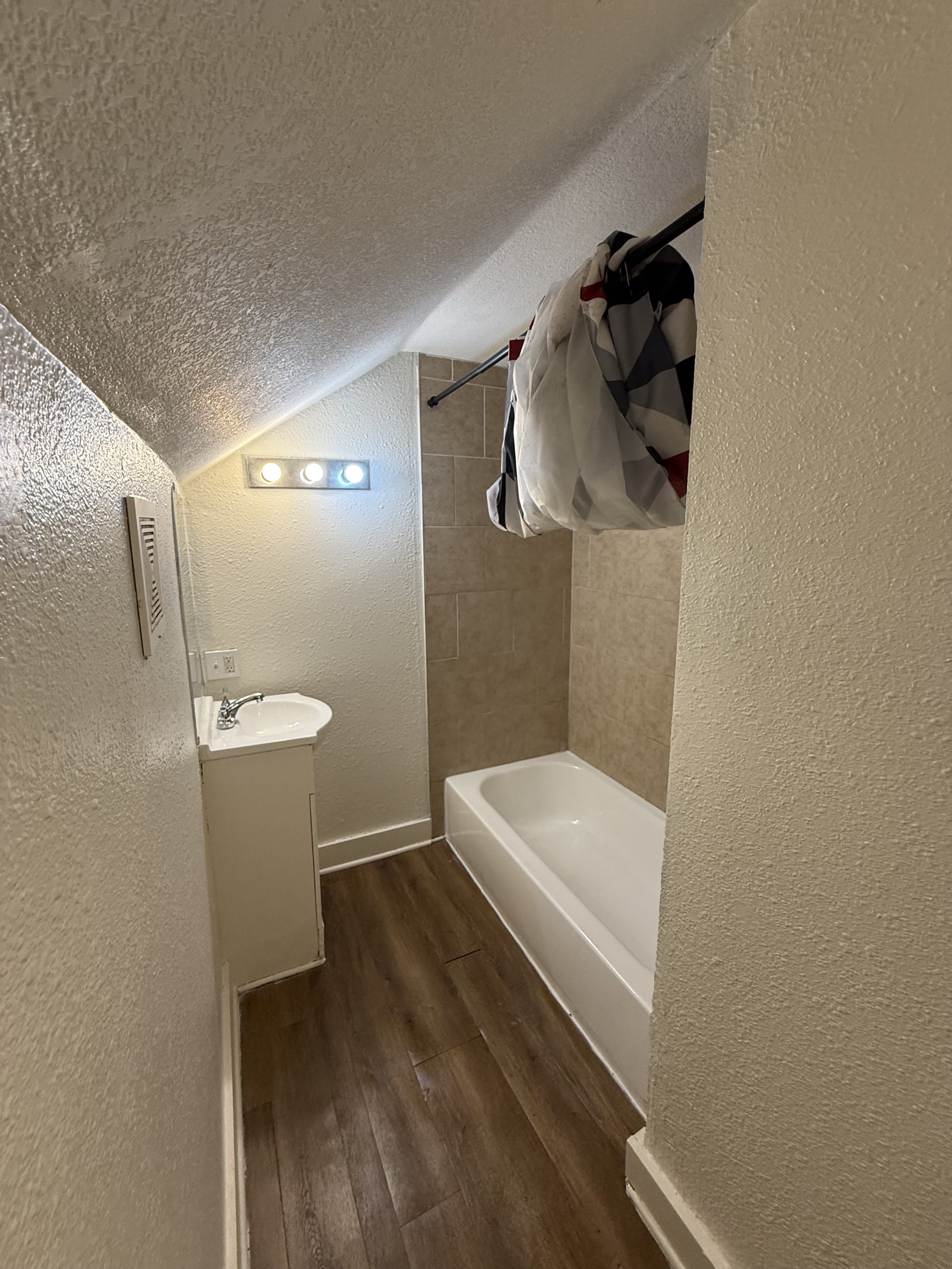 353 Sherburne Ave. – photo 3