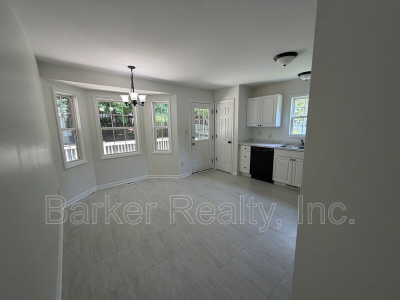 704 Southampton Drive – photo 4