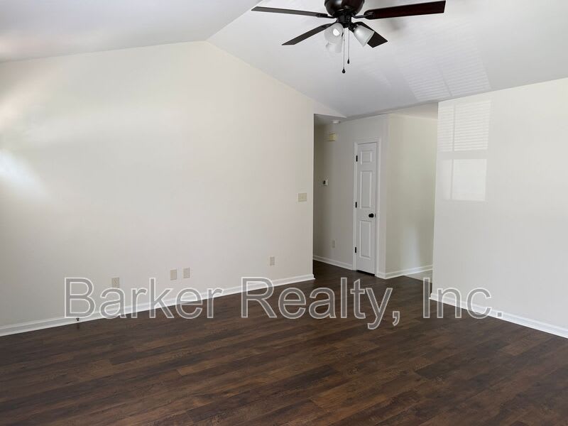 704 Southampton Drive – photo 3