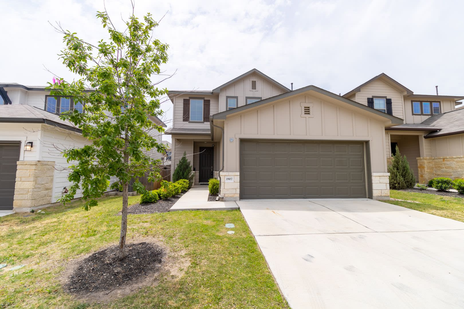 Charming Oasis In Wells Branch Spacious 3 Bed Home With Stylish Upgrades – photo 1