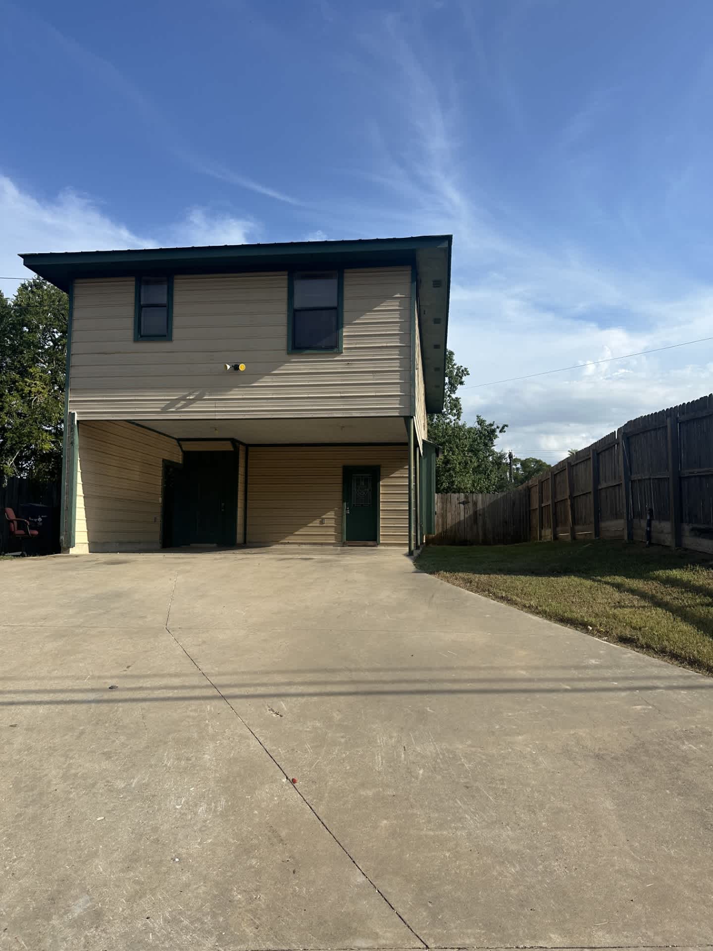 1214 East Alamo Street – photo 1