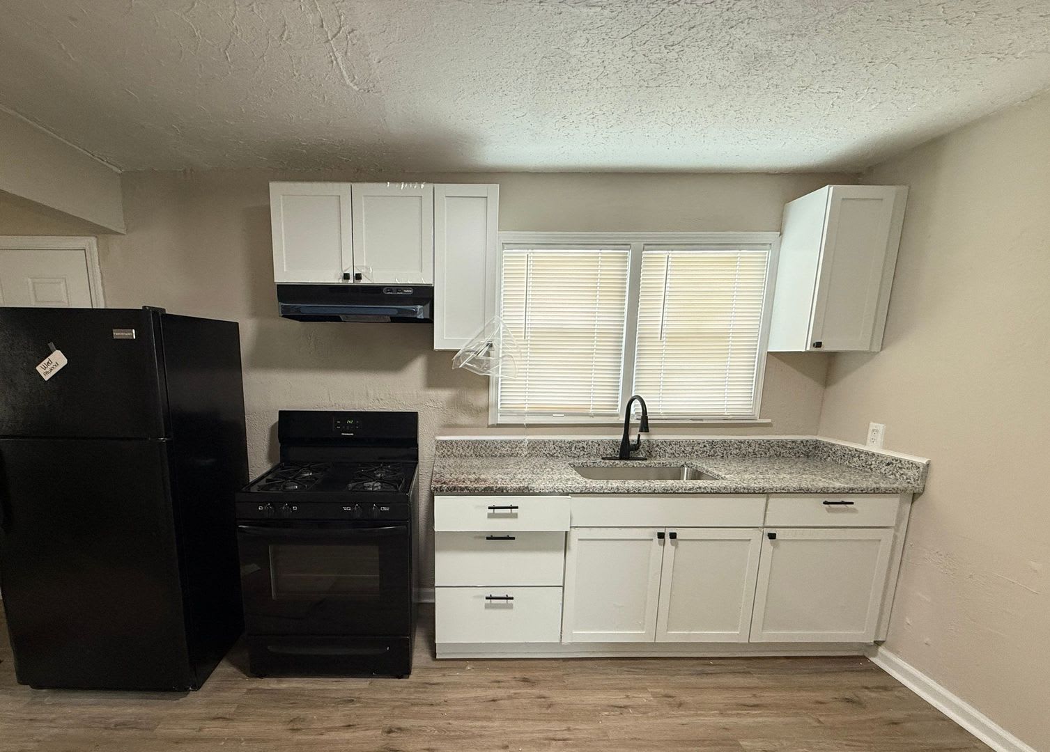This beautifully updated 4-bedroom, 1-bath single-family home is ready for move-in! – photo 5