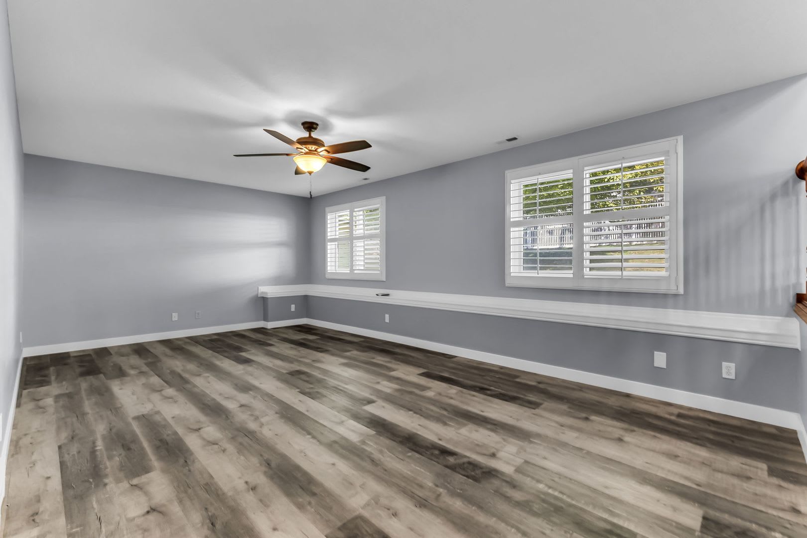 Spacious Multi-Level Layton Home with Fenced Yard & Modern Finishes – photo 2