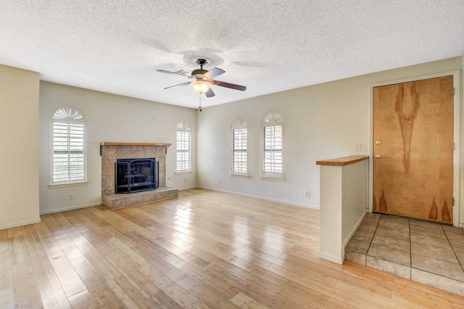 2BD 2BTH Condo w/ Fireplace & Community Pool. – photo 5
