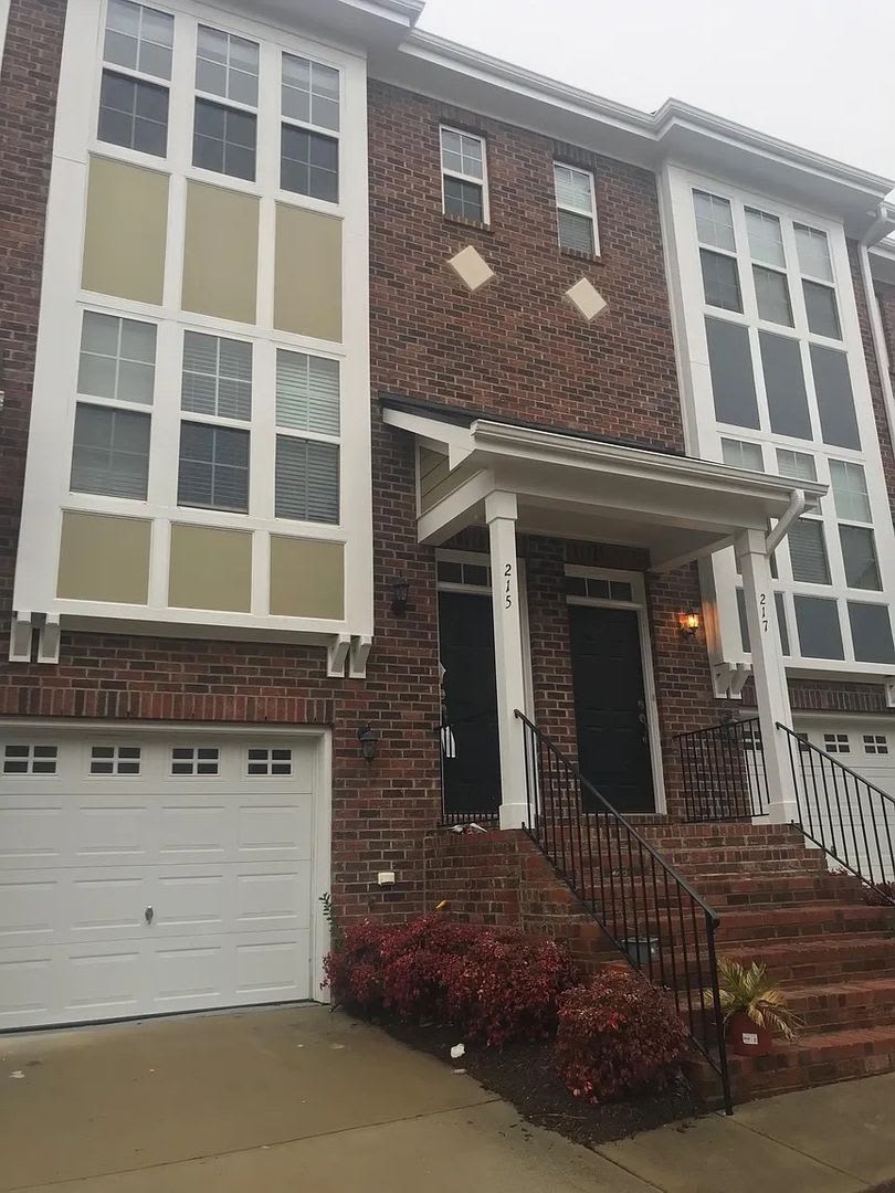 Room in 3 Bedroom Townhome at Dove Cottage Ln – photo 2