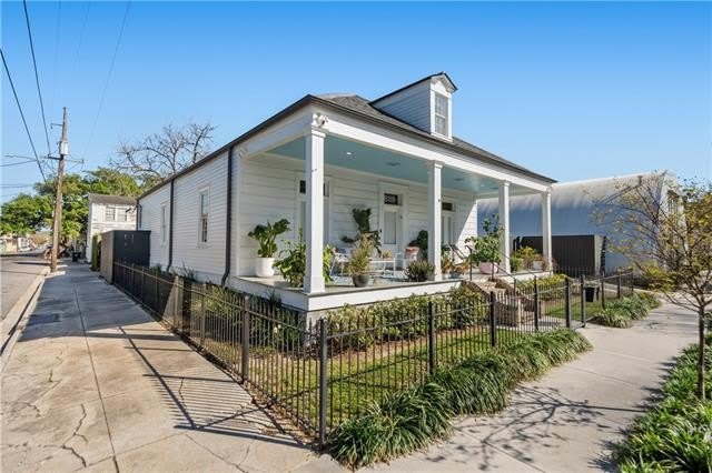 639 DESIRE Street – photo 3