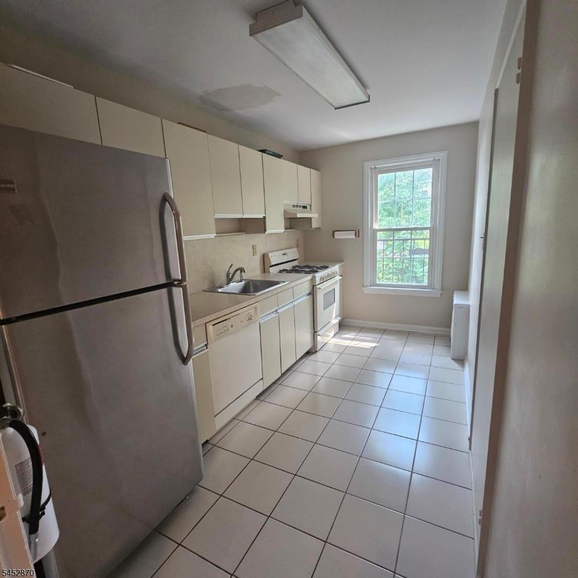 390 Morris Ave – photo 5