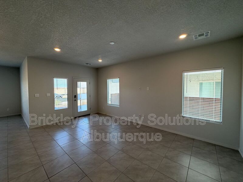 6118 Chicago Dr SE – photo 4