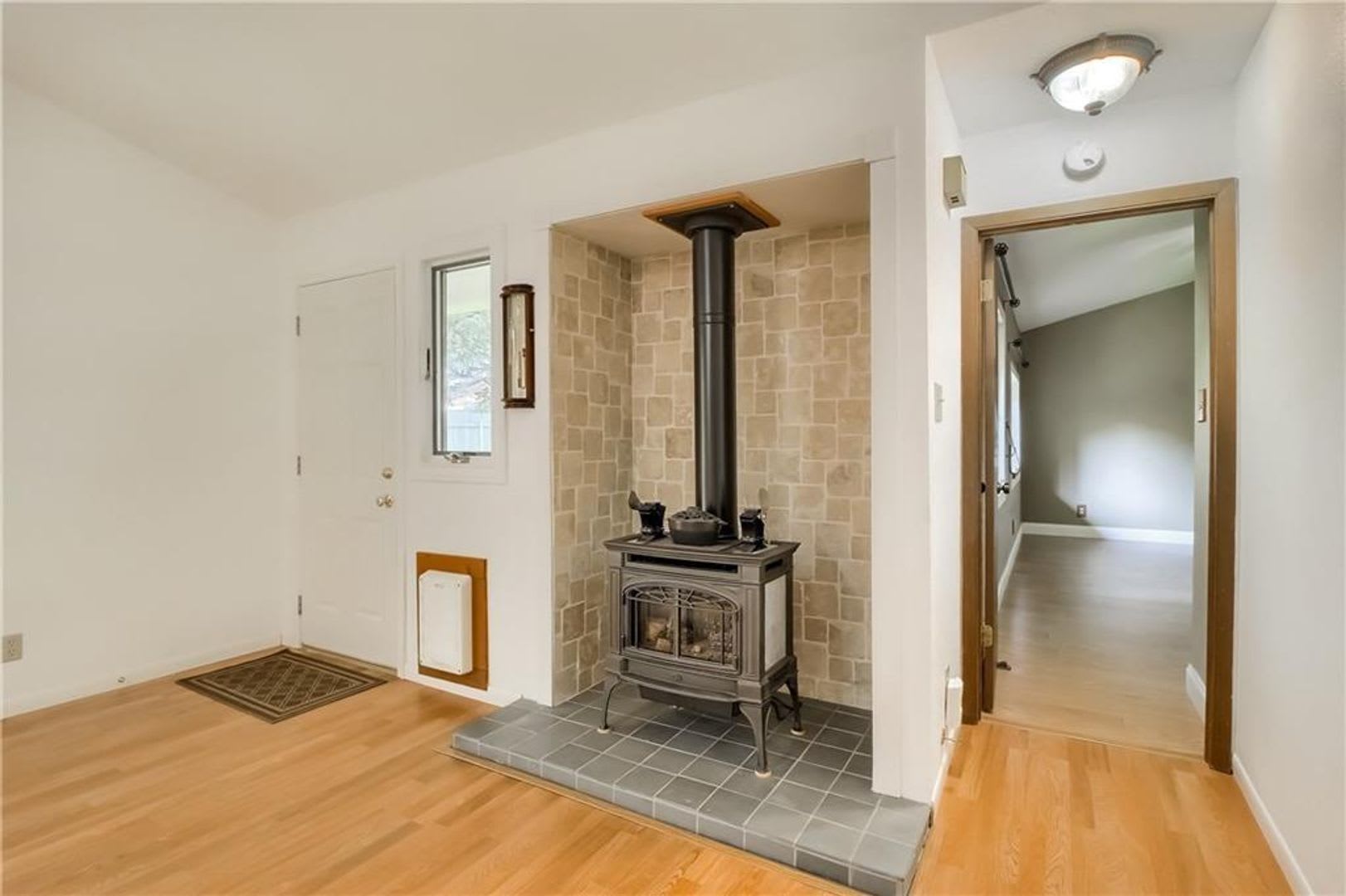 AVAILABLE FOR MOVE IN APRIL 7th – photo 4