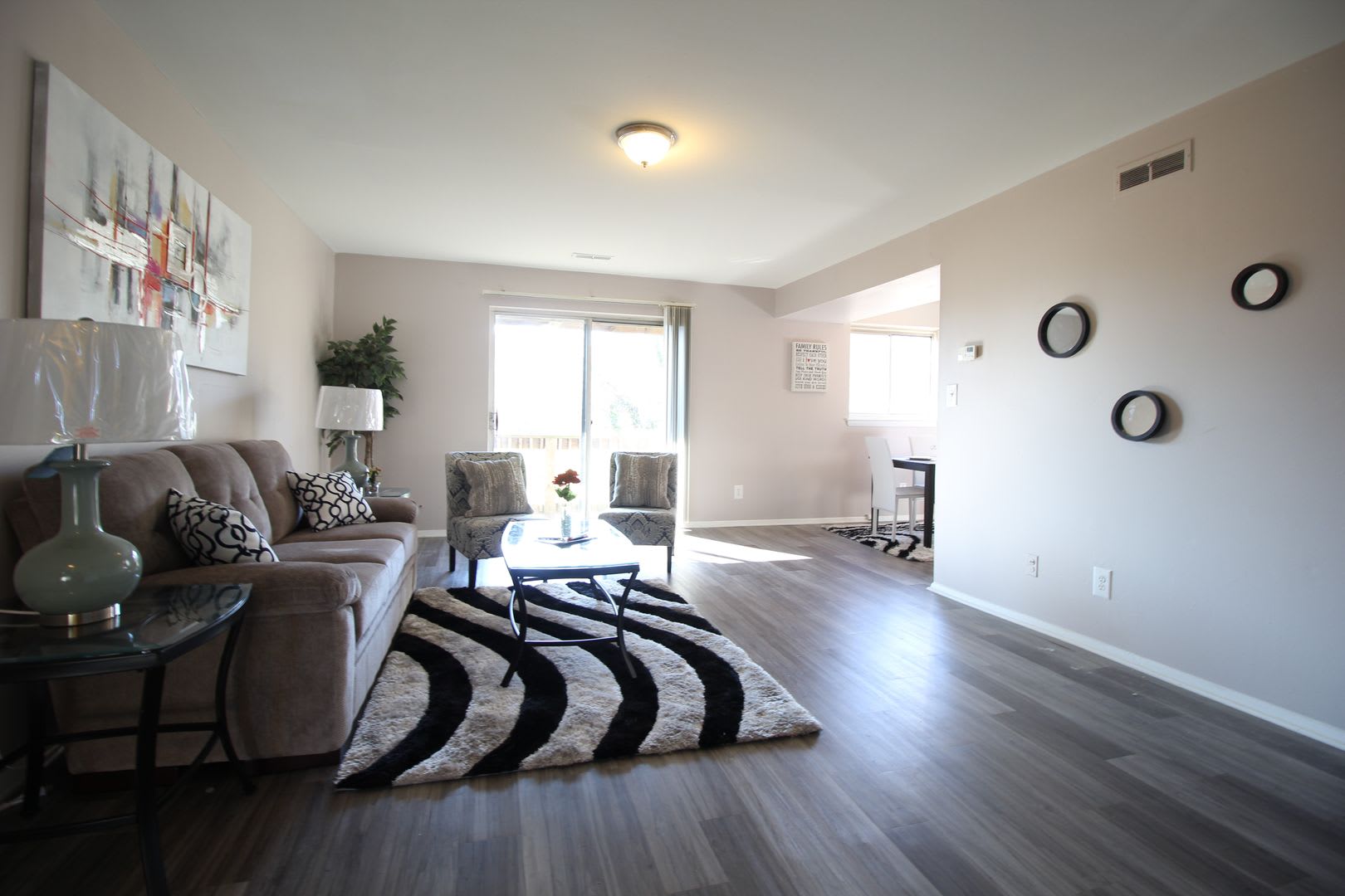 Woodlawn Village Apartments – photo 1