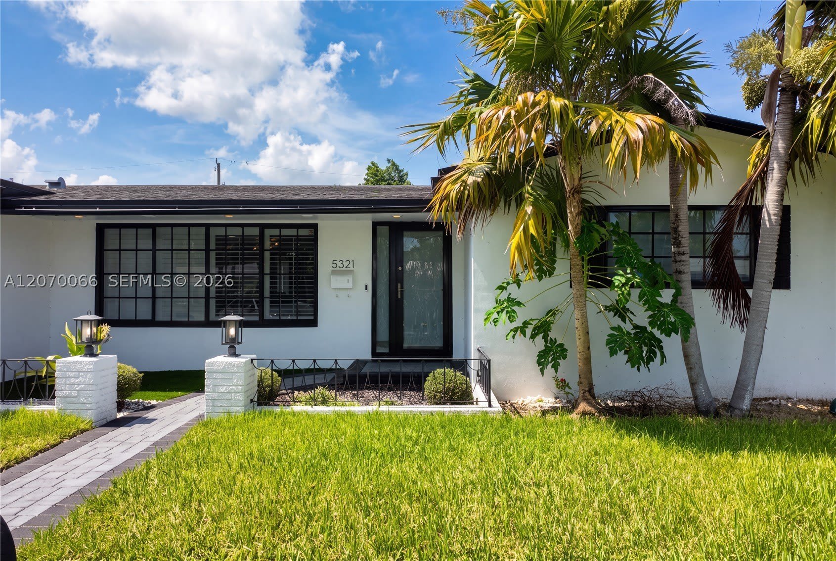5321 Lincoln St – photo 3