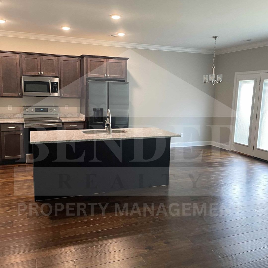 ** REDUCED ** BEAUTIFUL TOWNHOME – photo 3