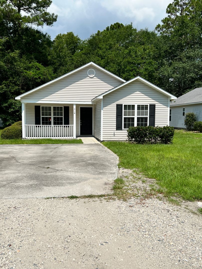 3 Bedroom 2 Bath House Available on Hillsdale Drive – photo 1