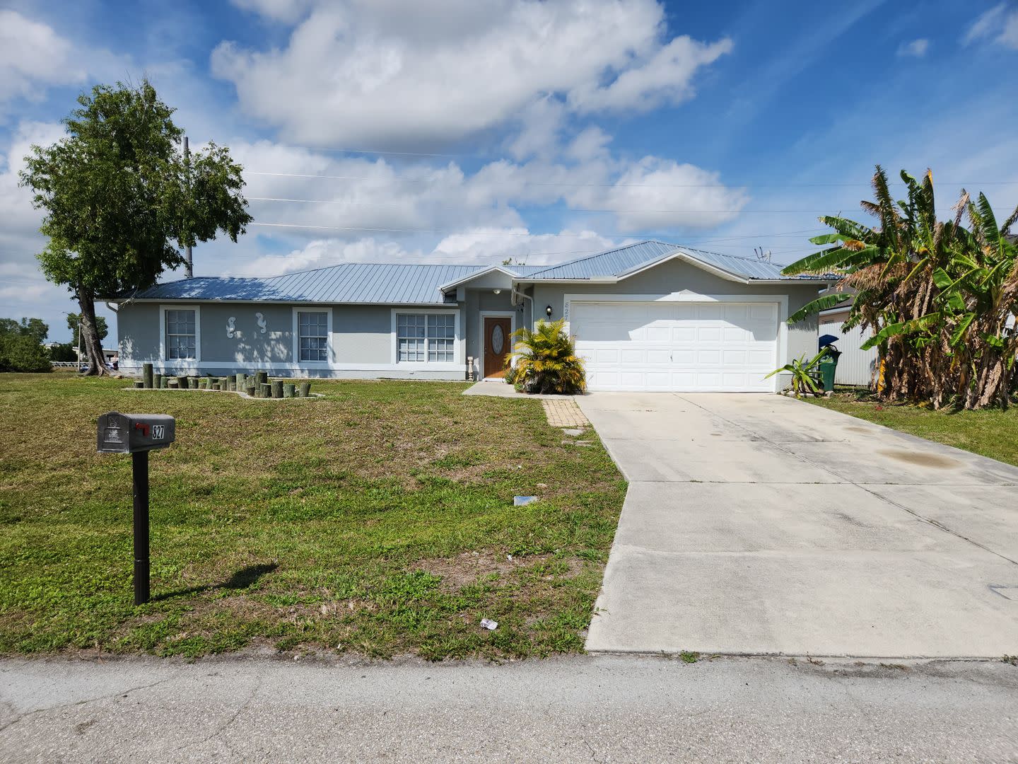 827 NE 23rd Ter – photo 1