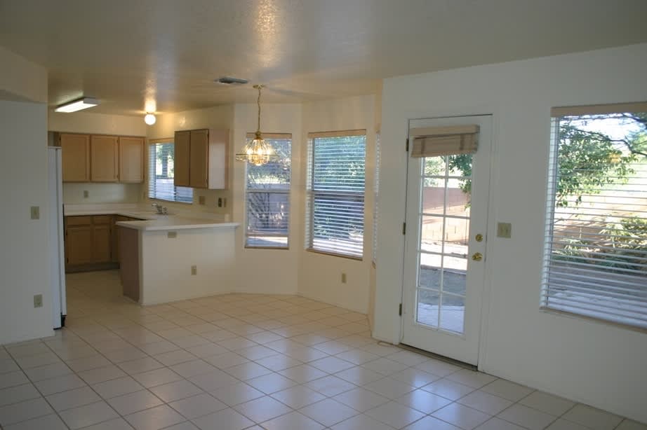 Attractive 4 Bedroom Home in Desirable North Ranch in the Northwest – photo 5