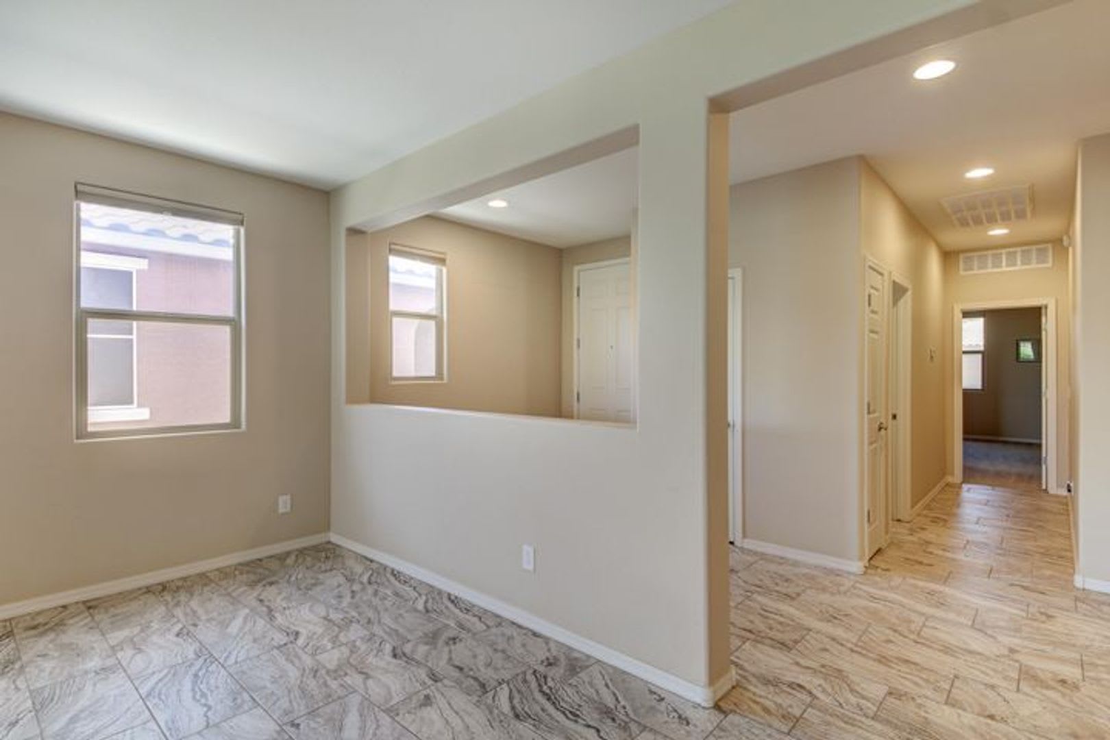 Gorgeous 3 bedroom, 2 bath plus a den on a premium view lot! – photo 5