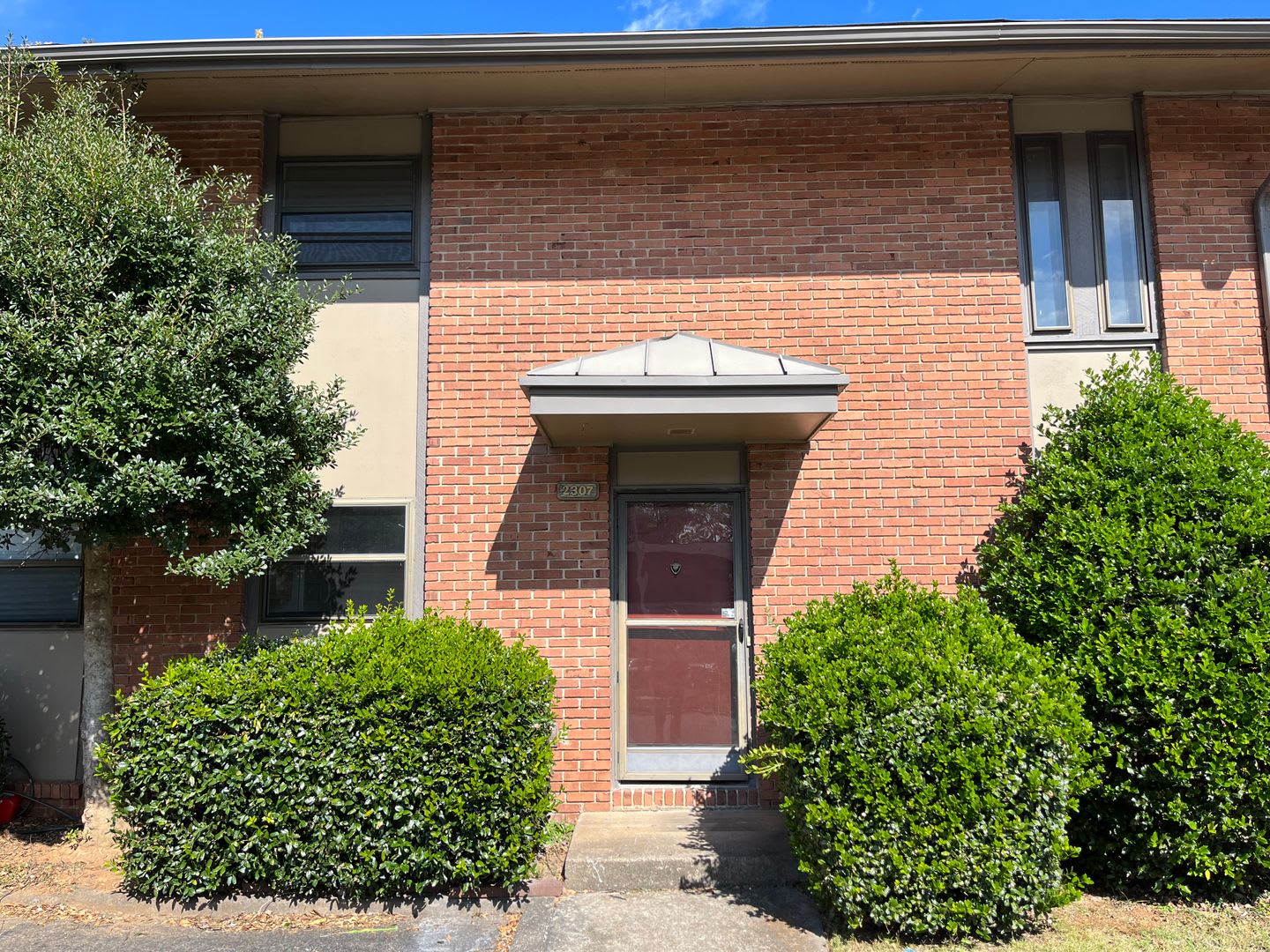 Freshly Renovated 2-Bedroom Unit! – photo 1
