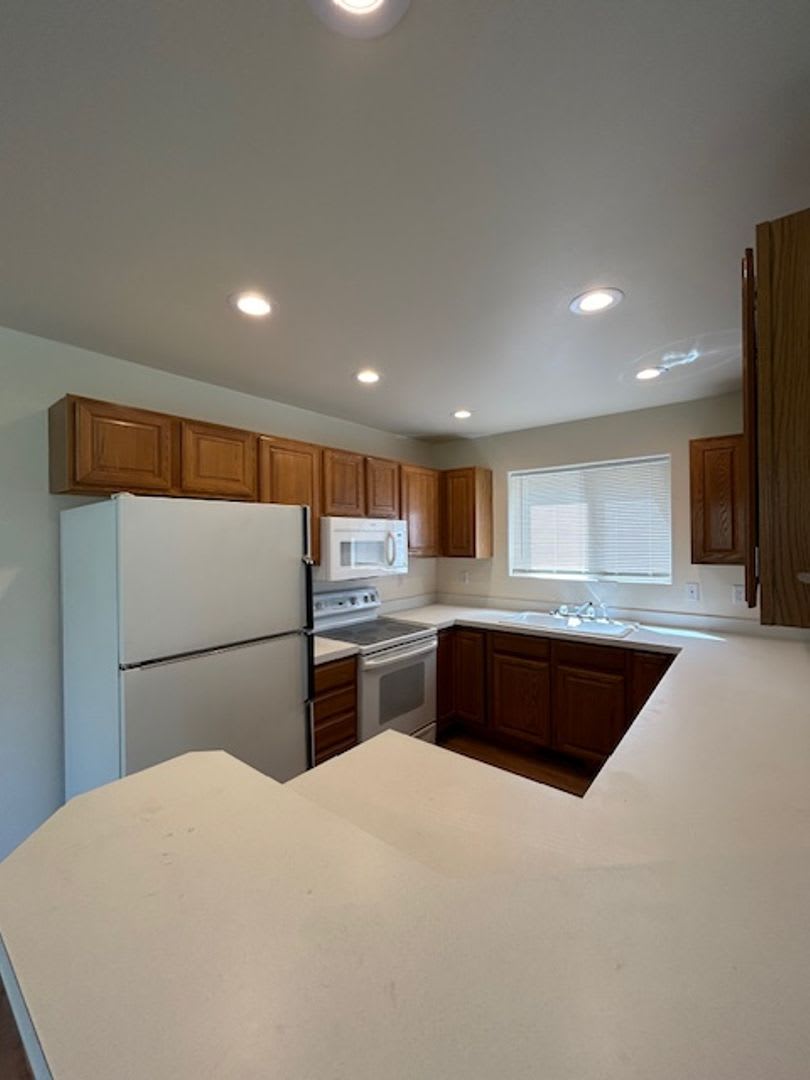Newly updated 3 Bedroom Townhome! – photo 2