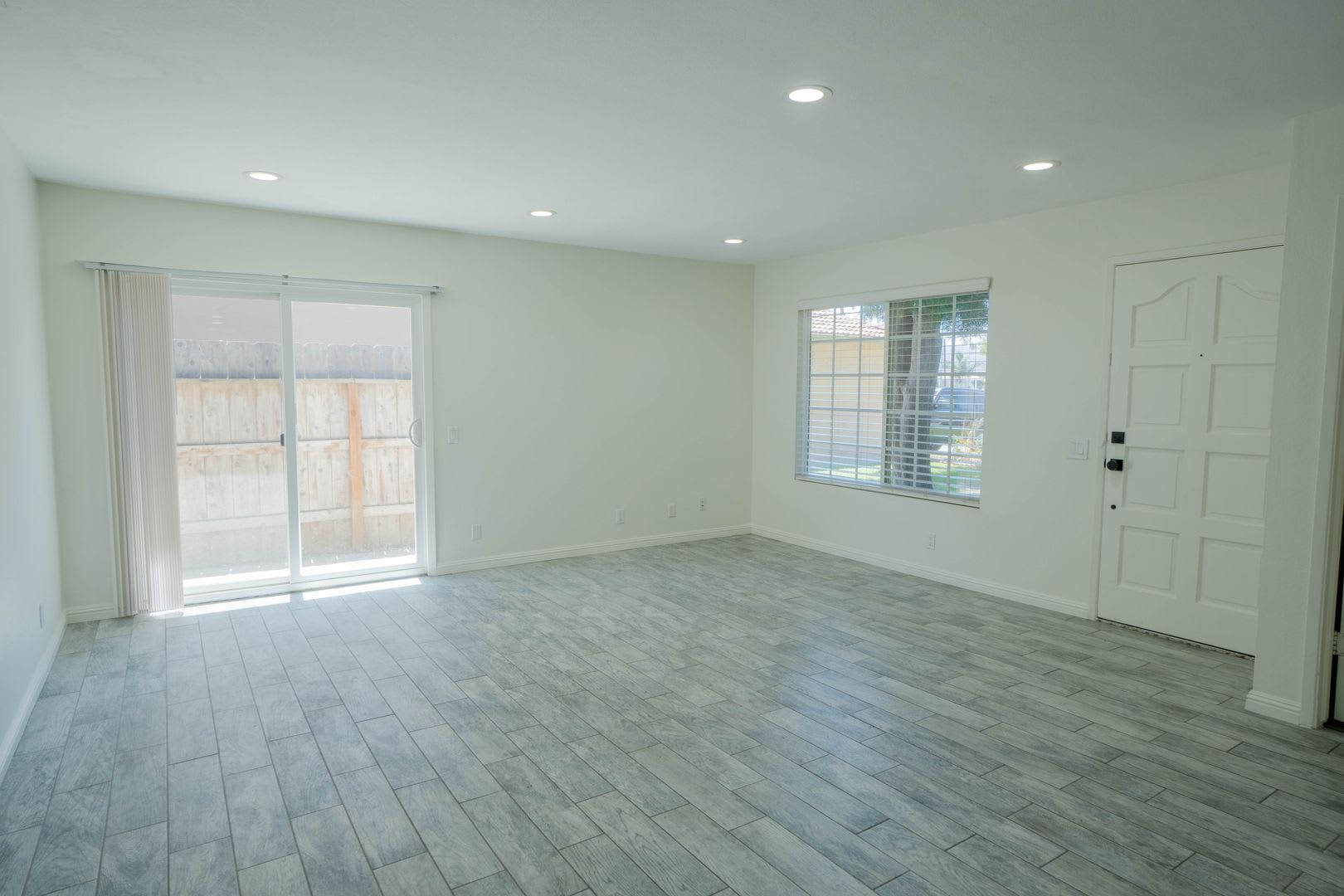 Centrally Located Casa La Canada Townhome! – photo 5