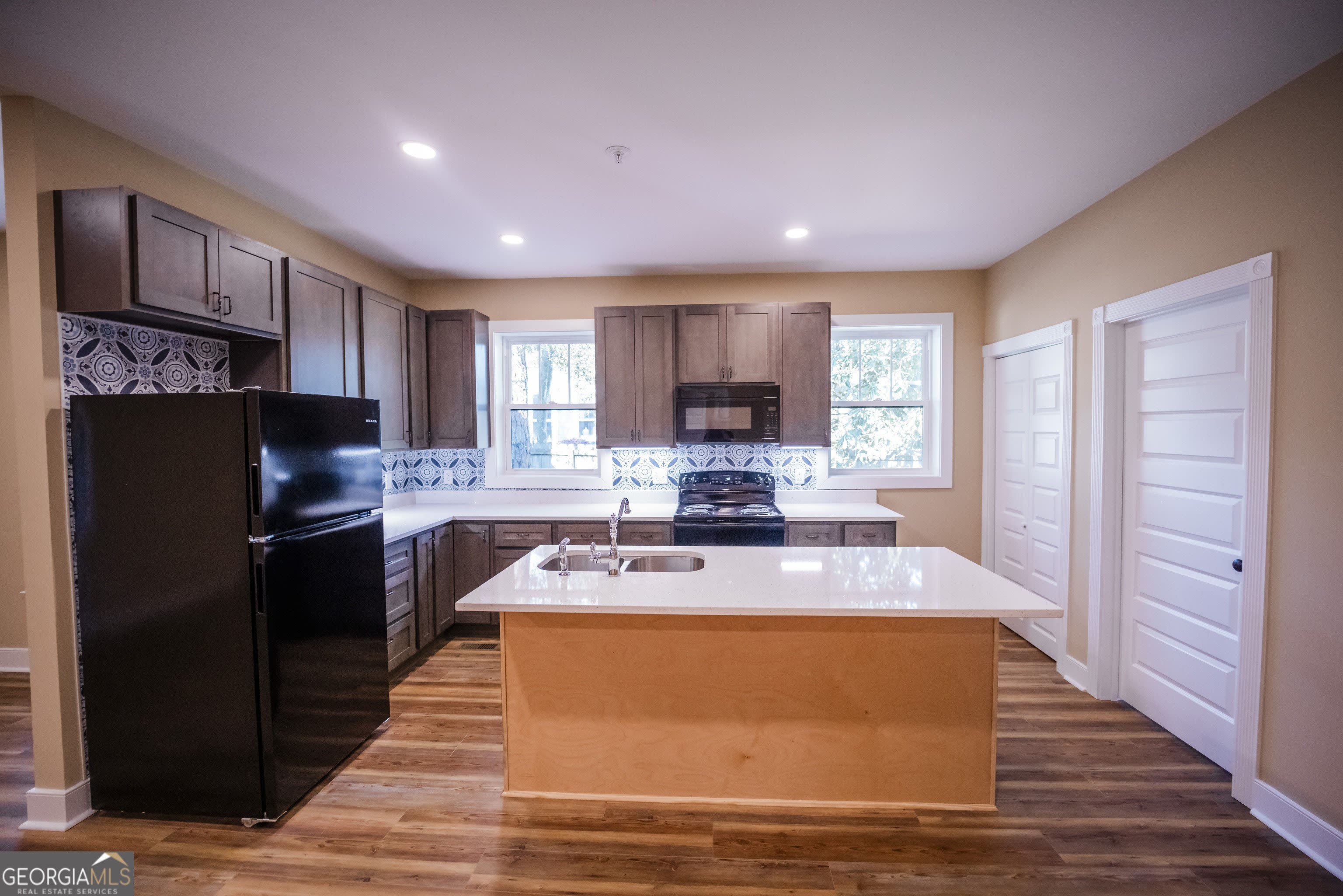 210 8Th Street W – photo 2