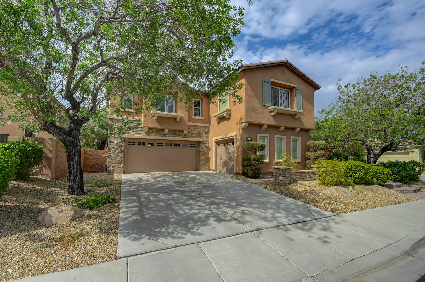 5 Bedrooms all with attached bathrooms! Pool & Spa!! Upgrades Galore! – photo 3