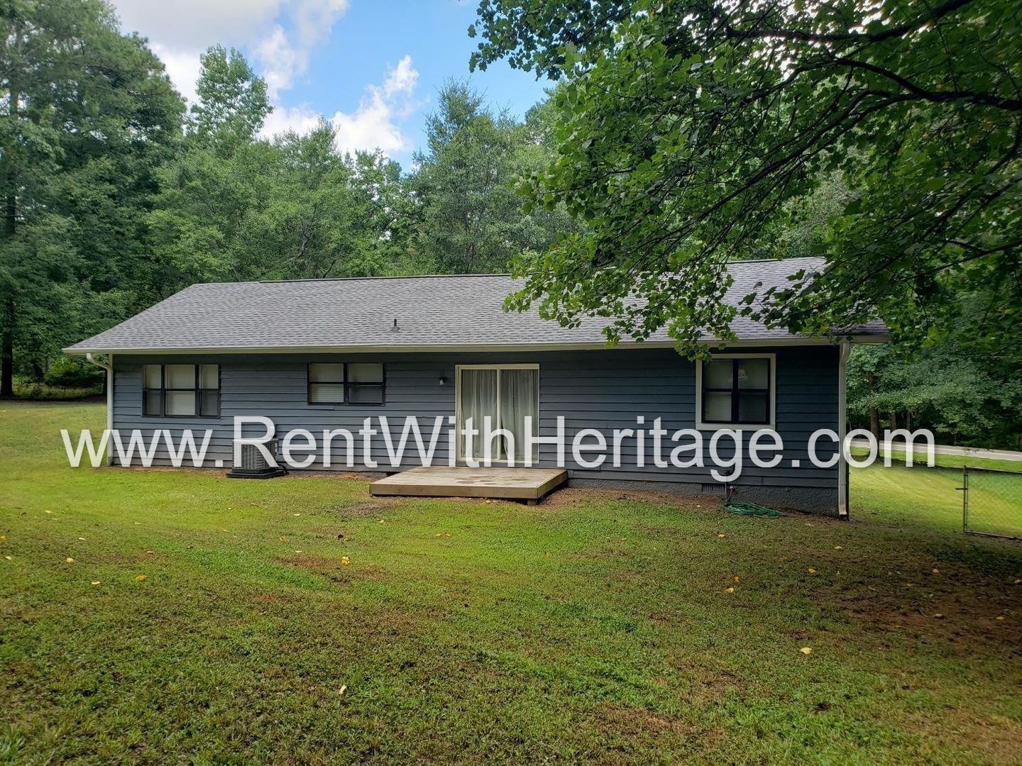 Wow Gorgeous Stepless Ranch With All The Upgrades Great Location Yard Maintenenace Included – photo 4