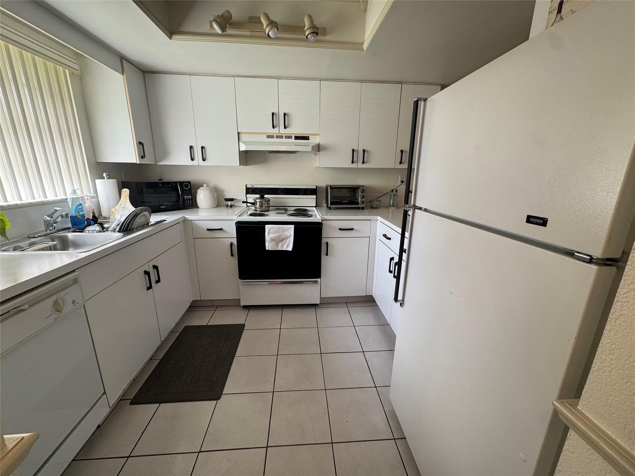11183 NW 7th Street – photo 1