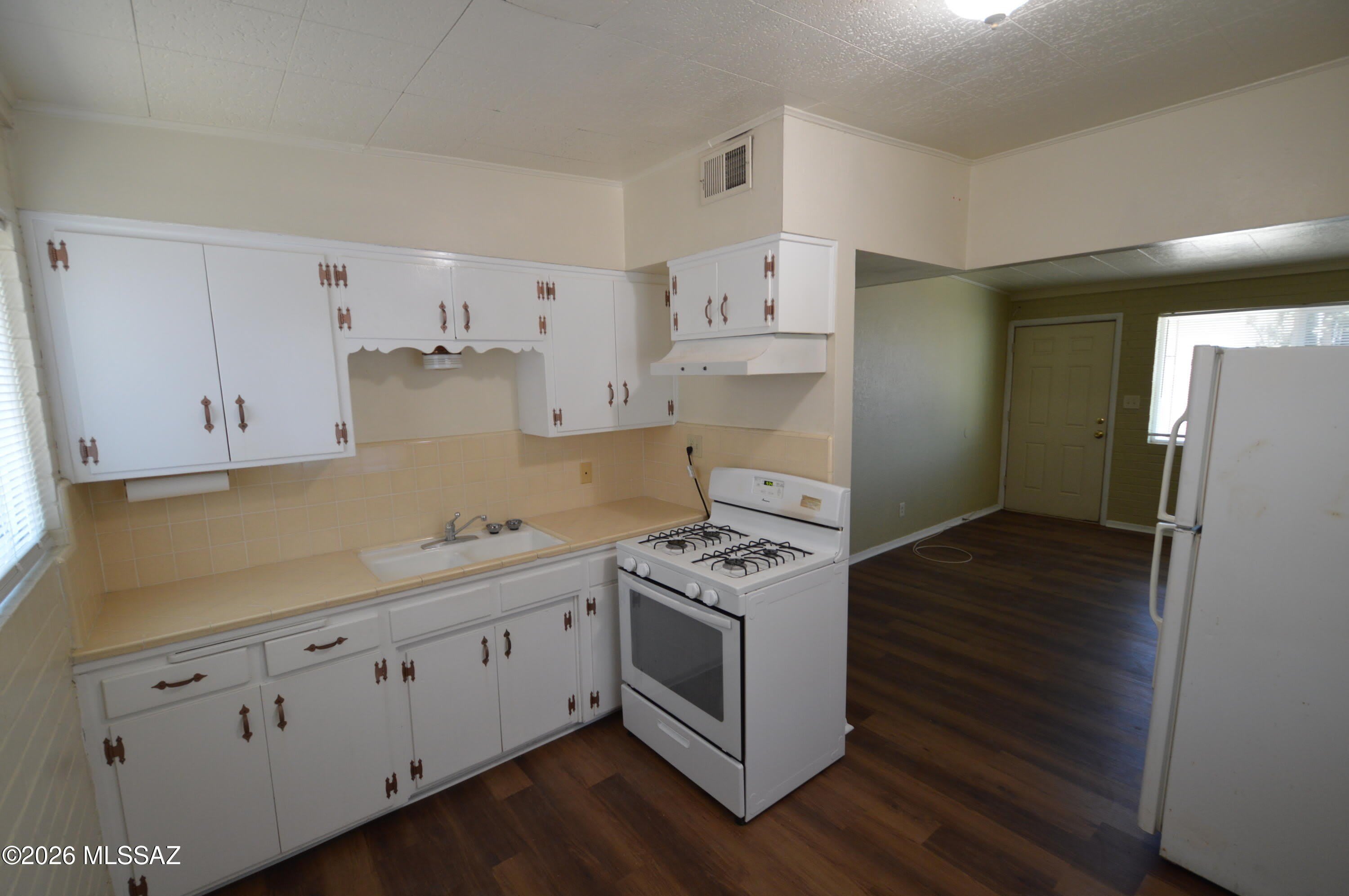 2412 N Bryant – photo 3