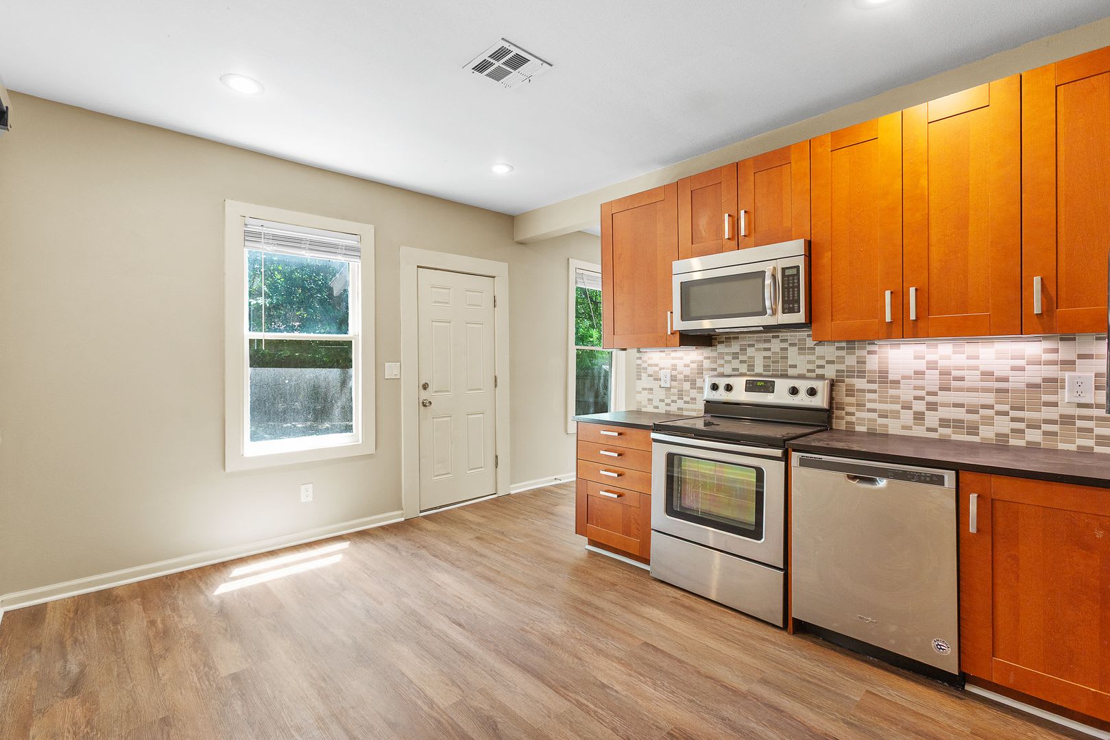 333 W Hutchison Live Work Play – photo 2