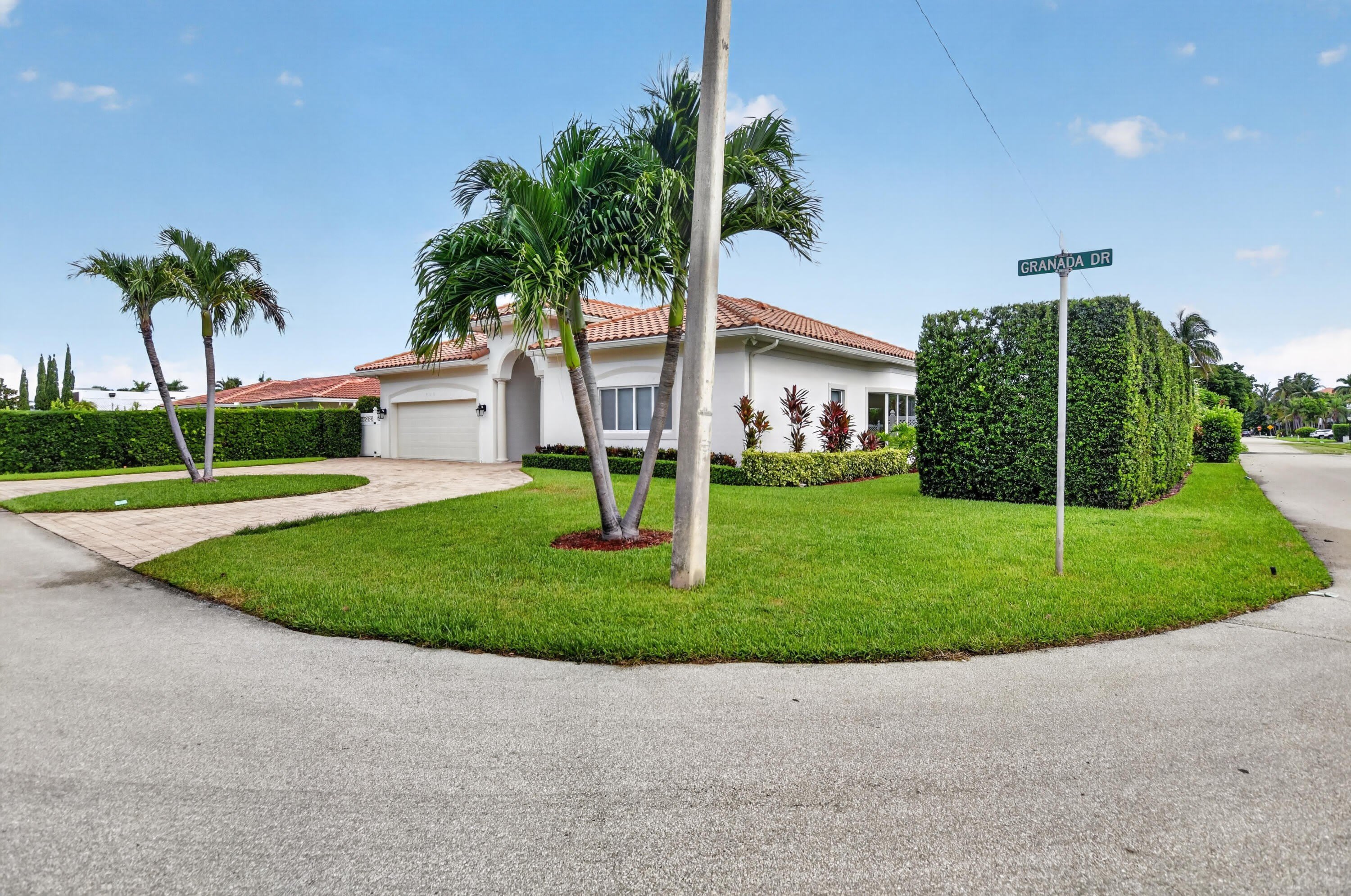 899 Granada Drive – photo 2