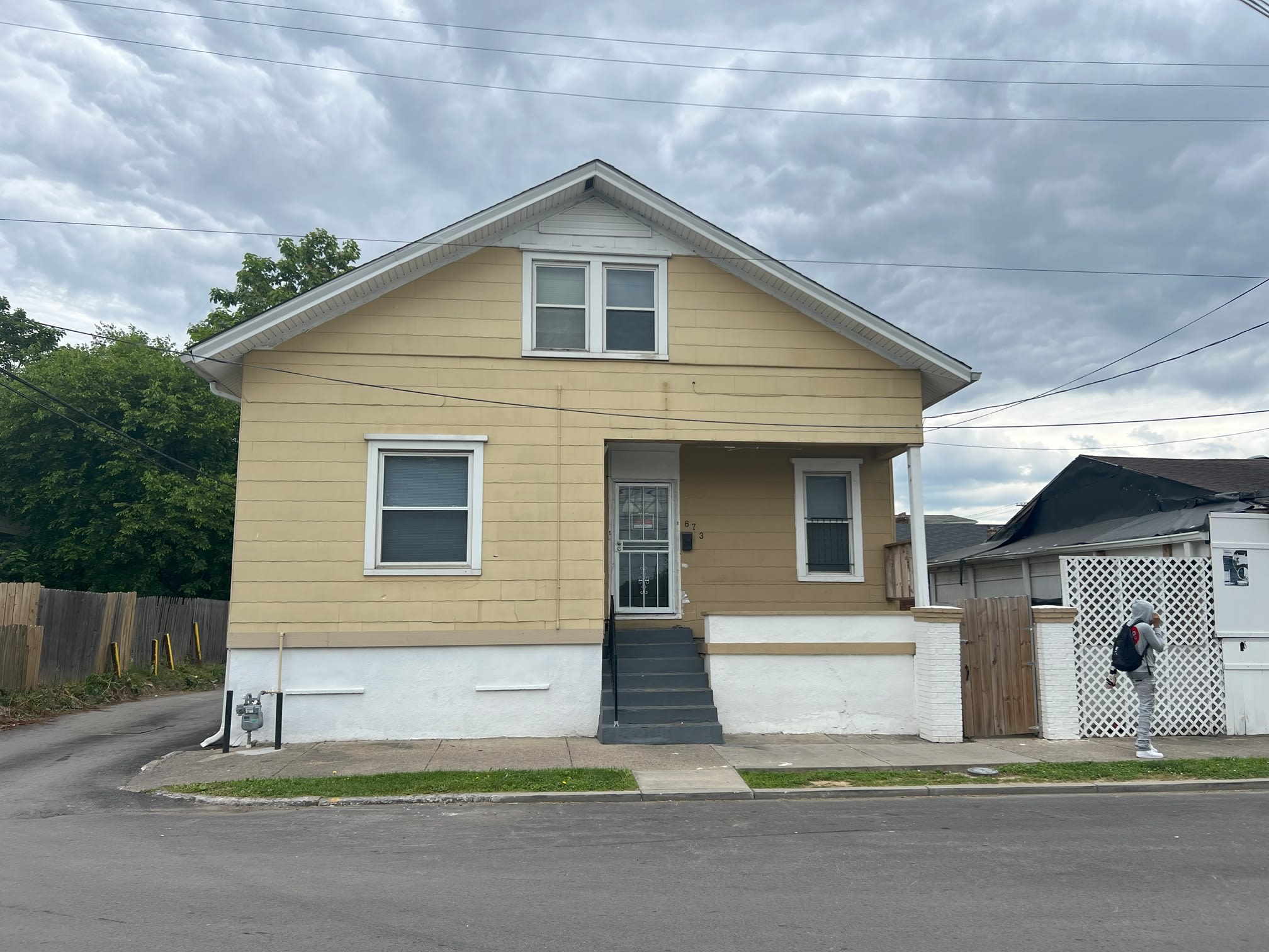 673 South 27th Street – photo 1