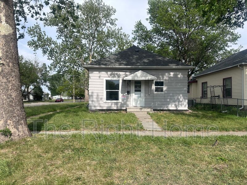 4444 N 60th St – photo 2