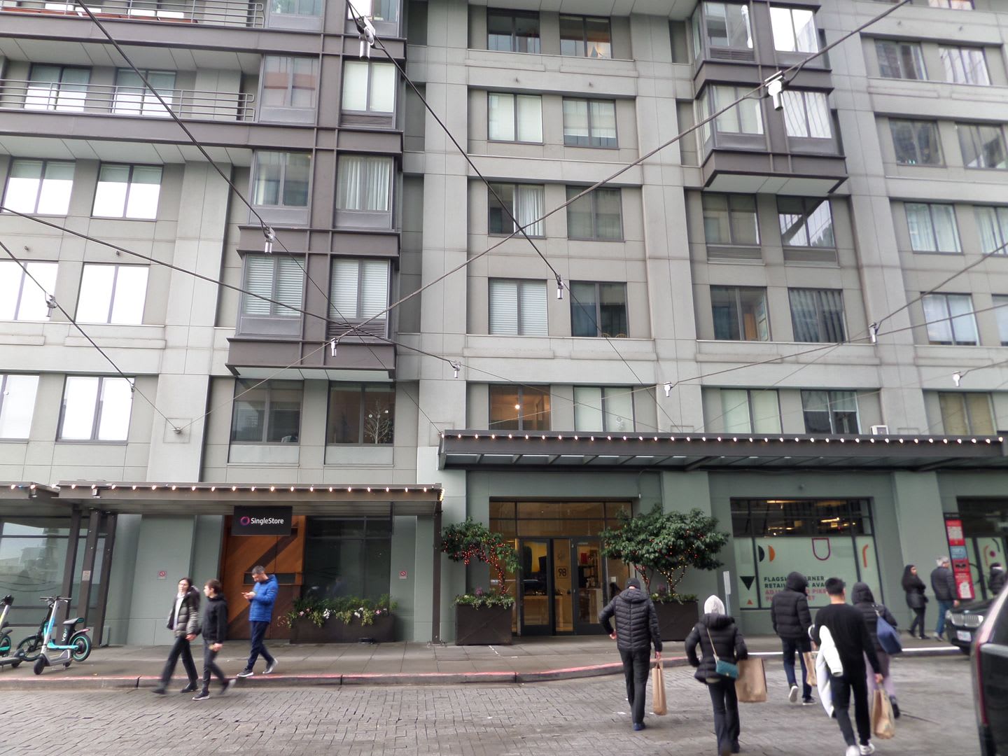 UNBEATABLE PRICE! Adorable One Bedroom Seattle Condo in Unbeatable Location – photo 2