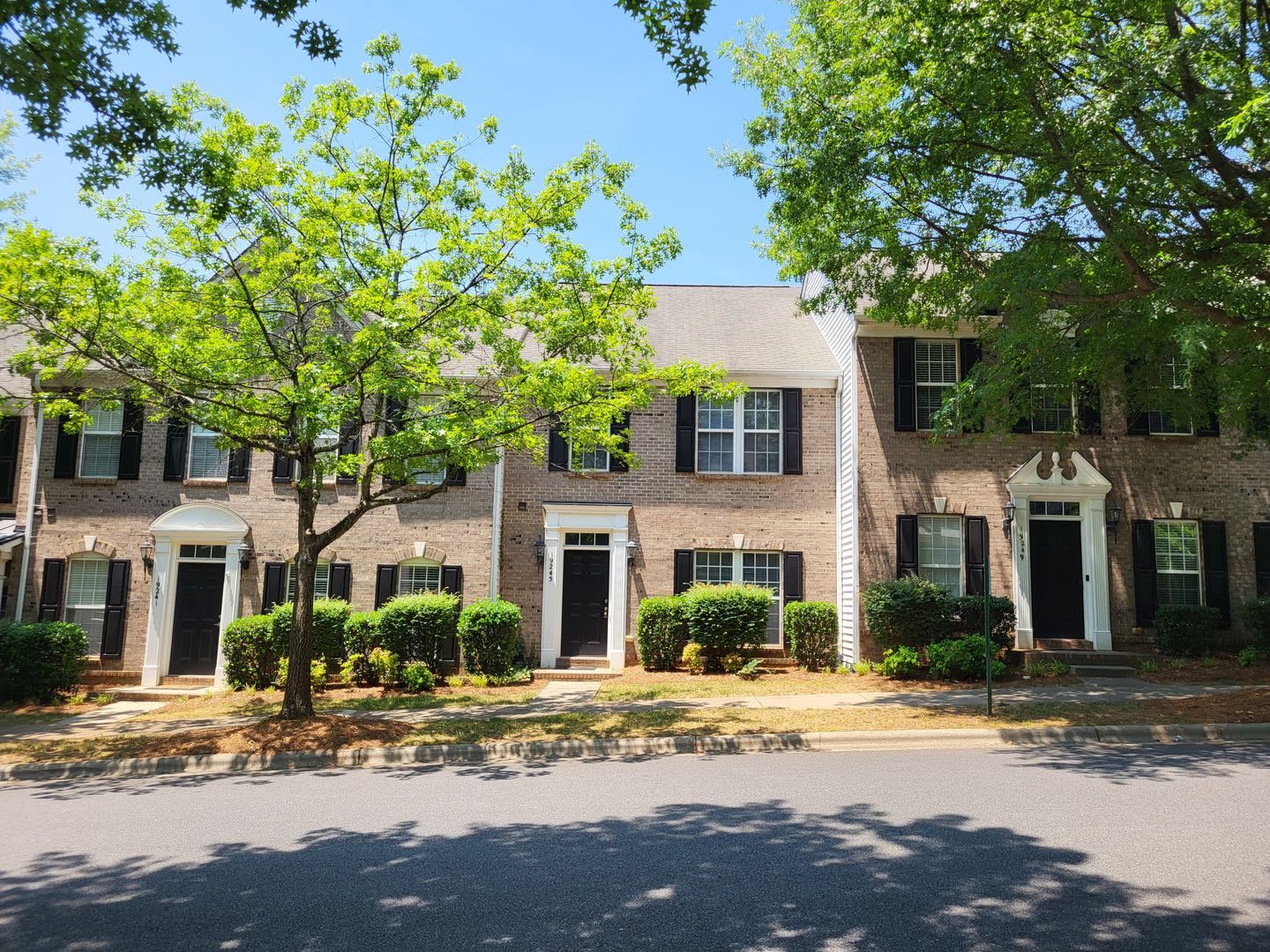 3 bedroom townhome in Cornelius – photo 2