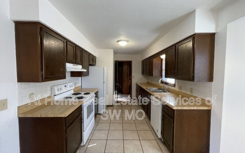 1316 E Lakewood – photo 5
