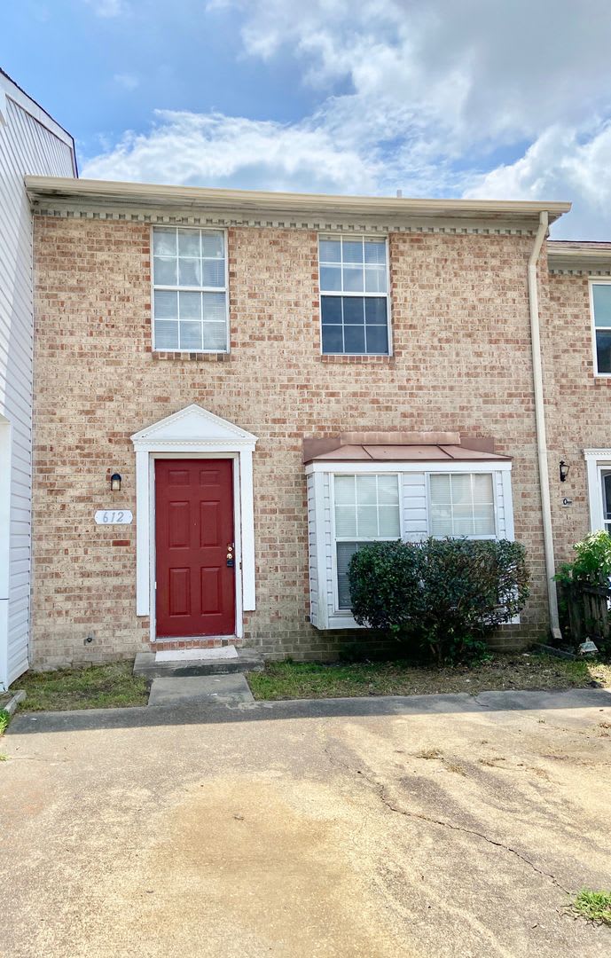3BD/ 1.5BA Townhouse in the Heart Virginia Beach!! – photo 1