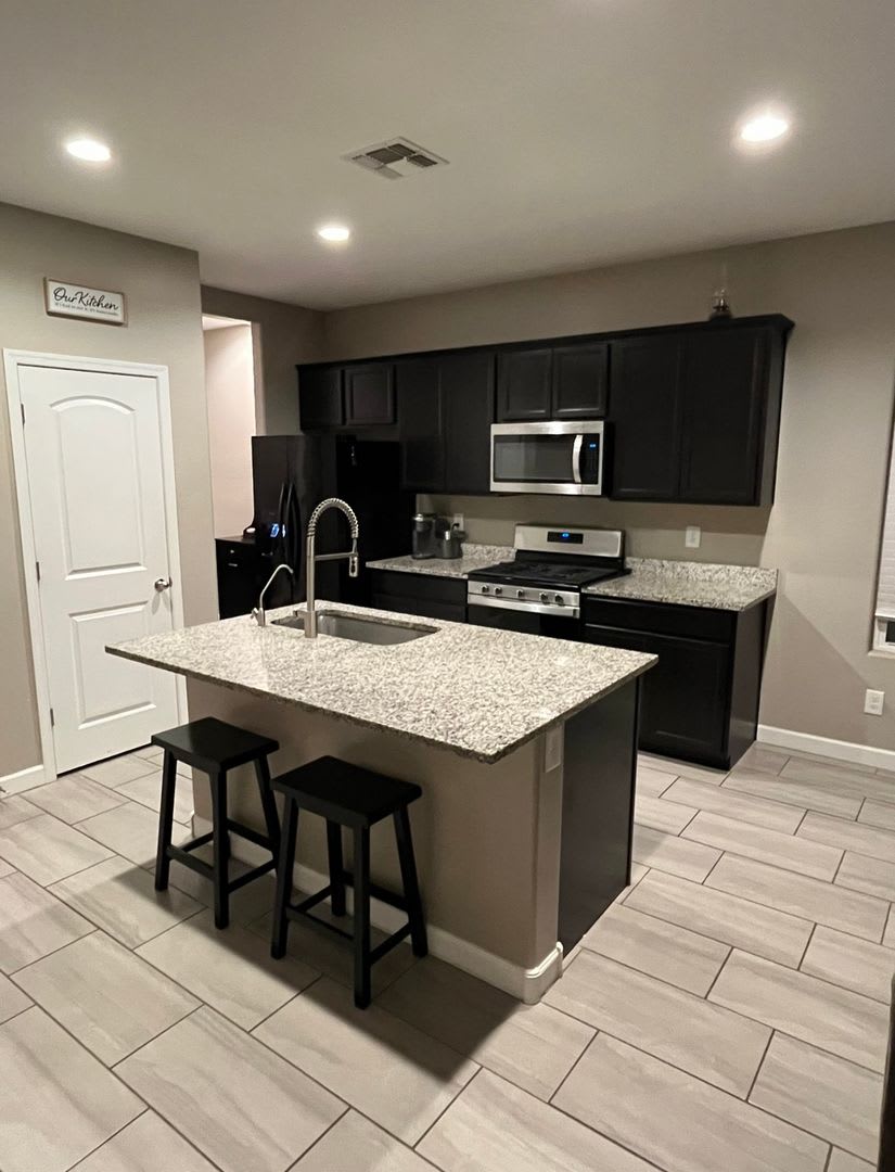 Beautifully Updated 3 Bed/2 Bath Home in Anthem at Merrill Ranch! – photo 2