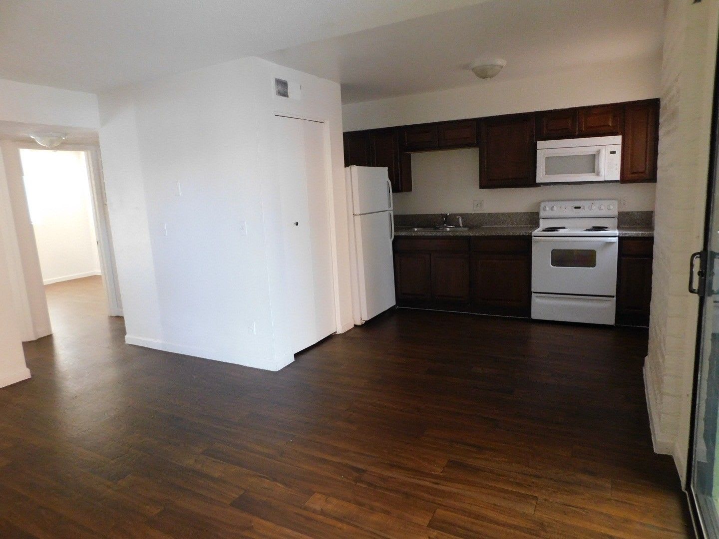 557 W. Thurber Rd. – photo 3