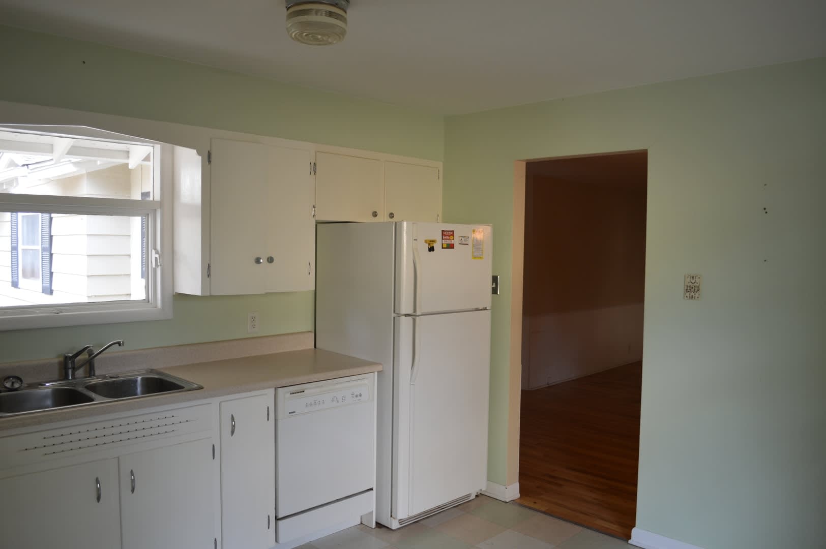 Charming 3 Bed/1.5 Bath in Desirable College Heights Location! – photo 5