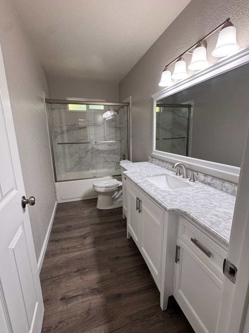 Beautifully Renovated Single-Story Home in Gated Lake of the Pines- single level huge lot! – photo 5