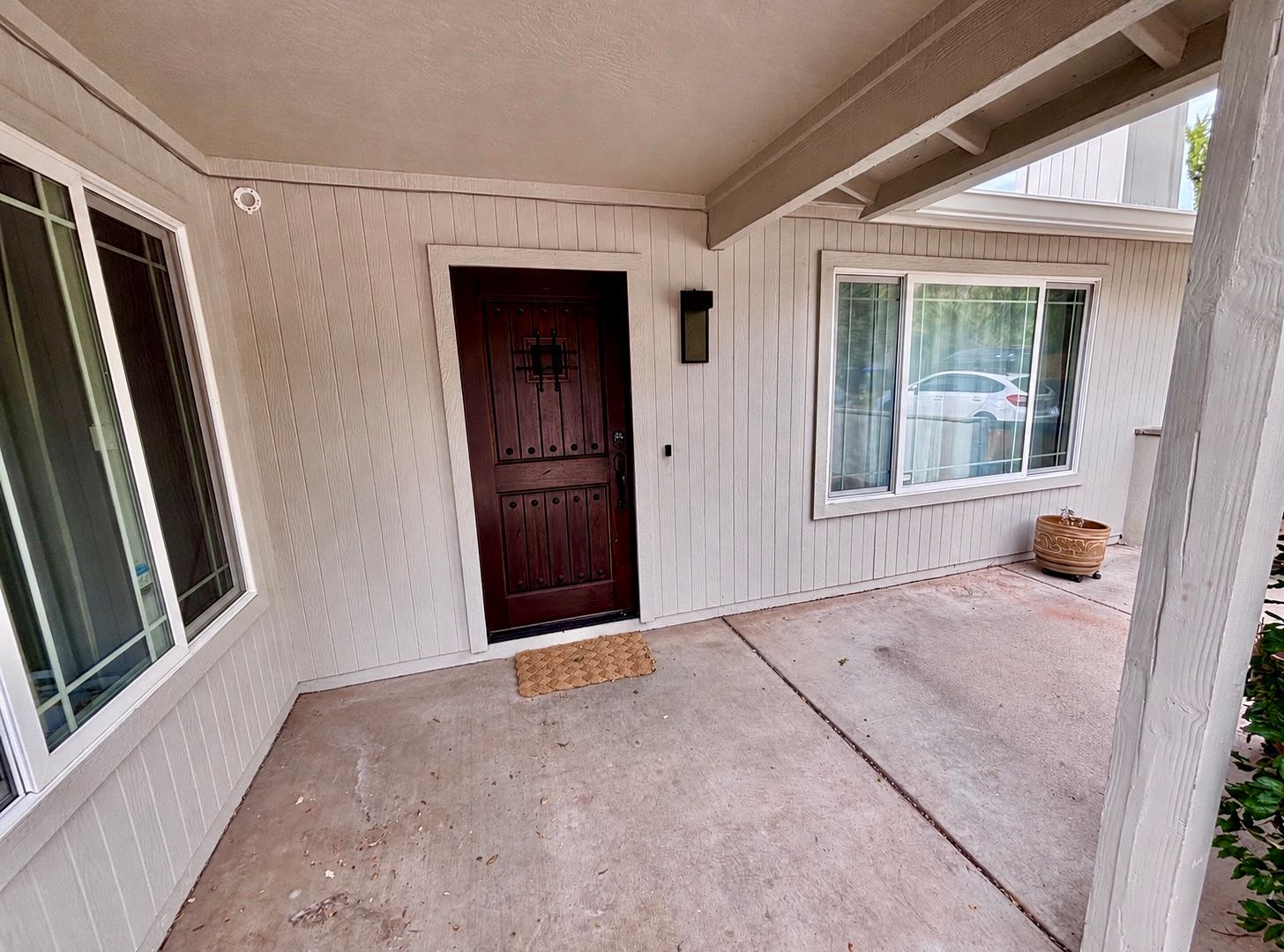 Unfurnished 1 Year Long Term Rental – photo 2