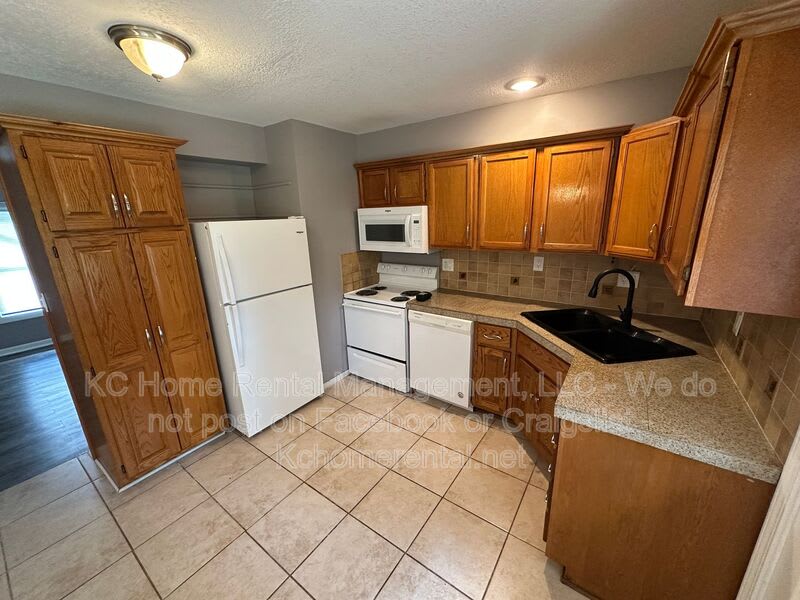 7803 E 107th St – photo 4