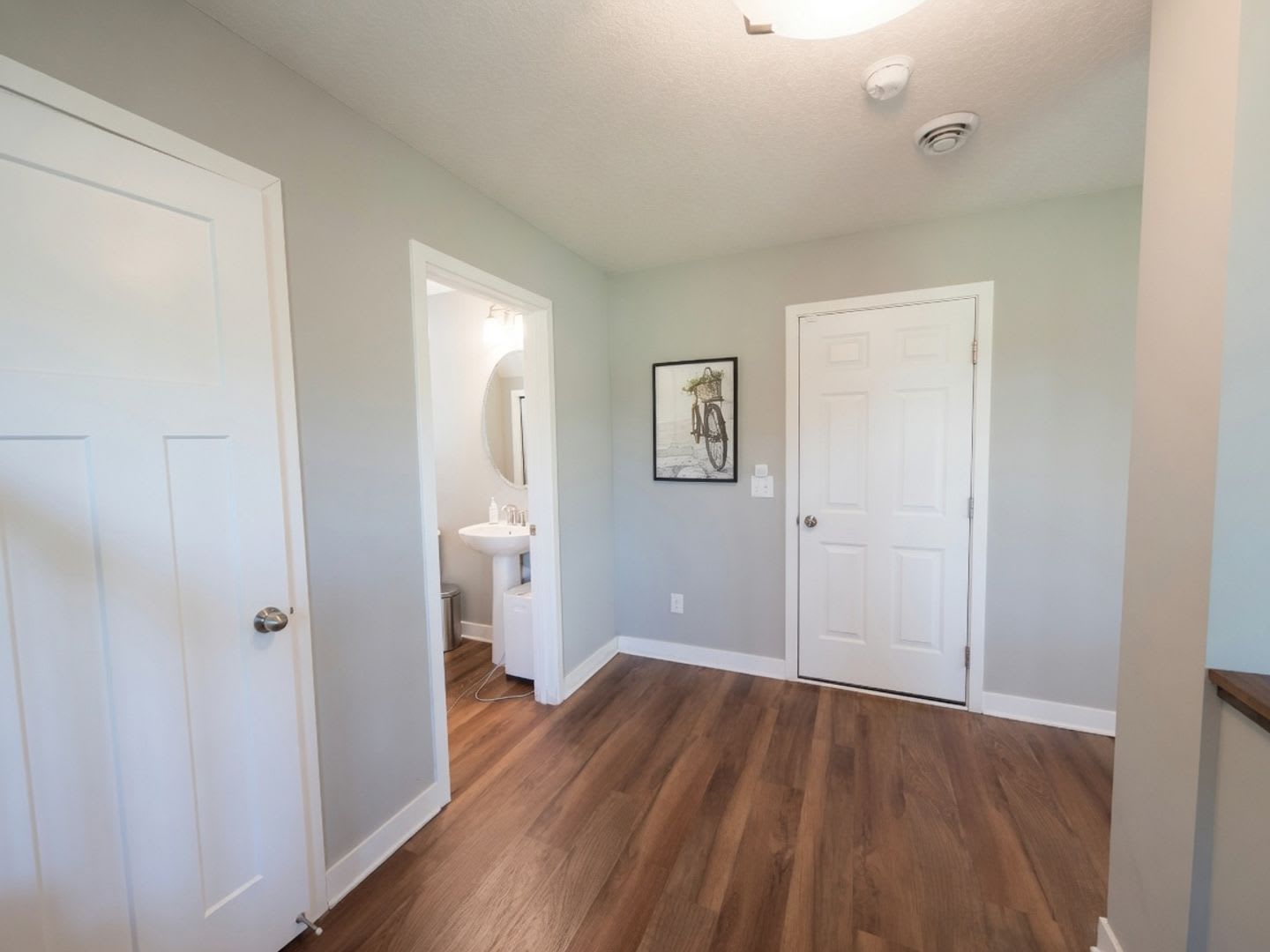 Pristine 3bed 3bath Townhome in Woodbury! – photo 4