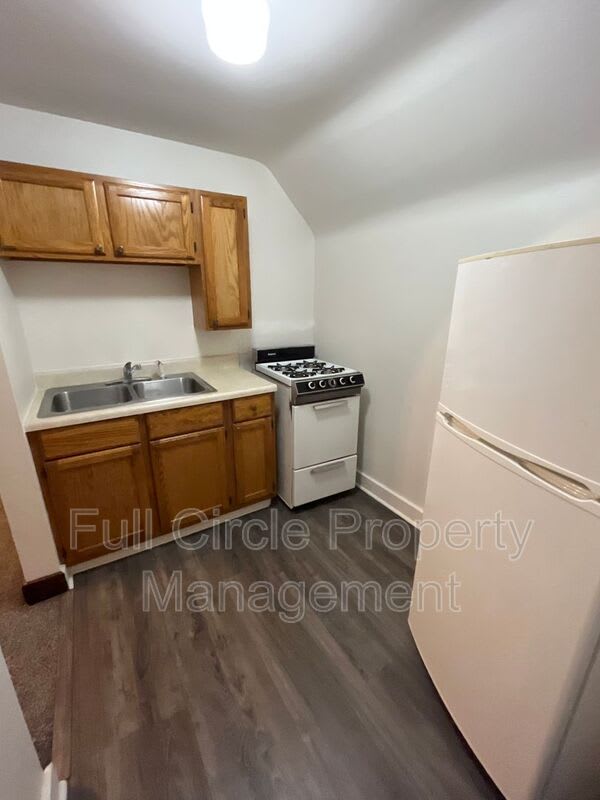 2419 F St – photo 3