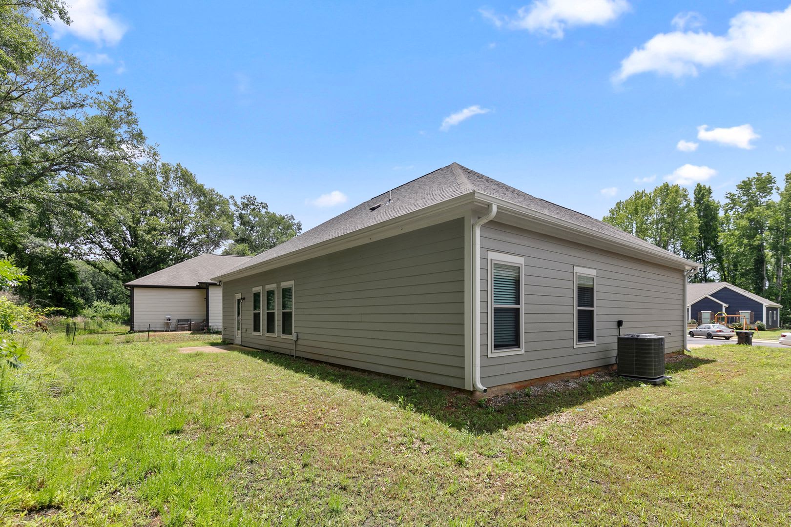 4/2 Home in Clanton – photo 2