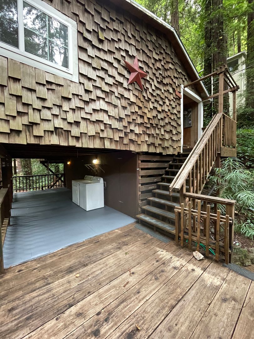 One bedroom Private Hilltop home washer, dryer, decks, redwoods – photo 3