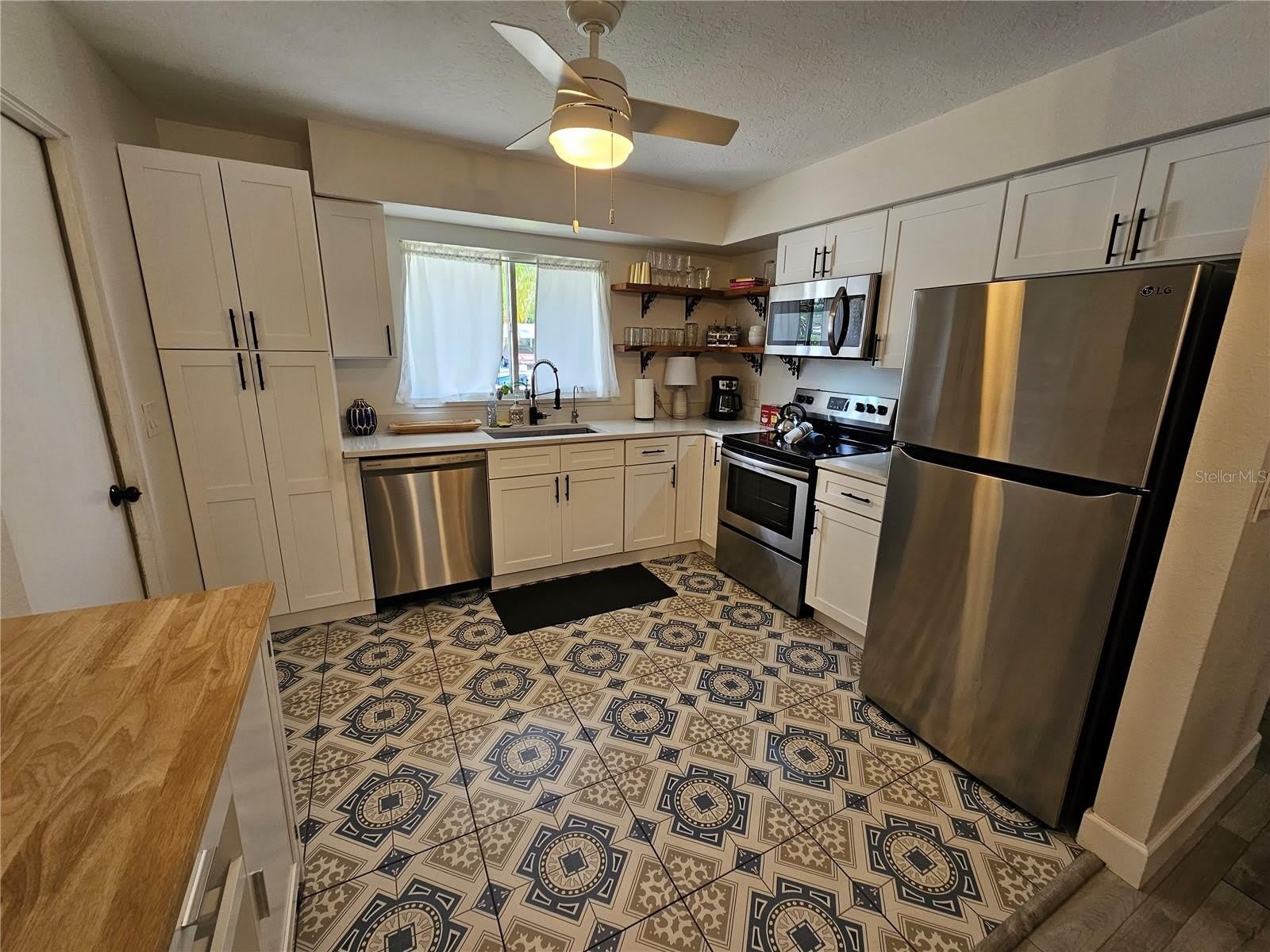 6442 Colonial Drive – photo 2