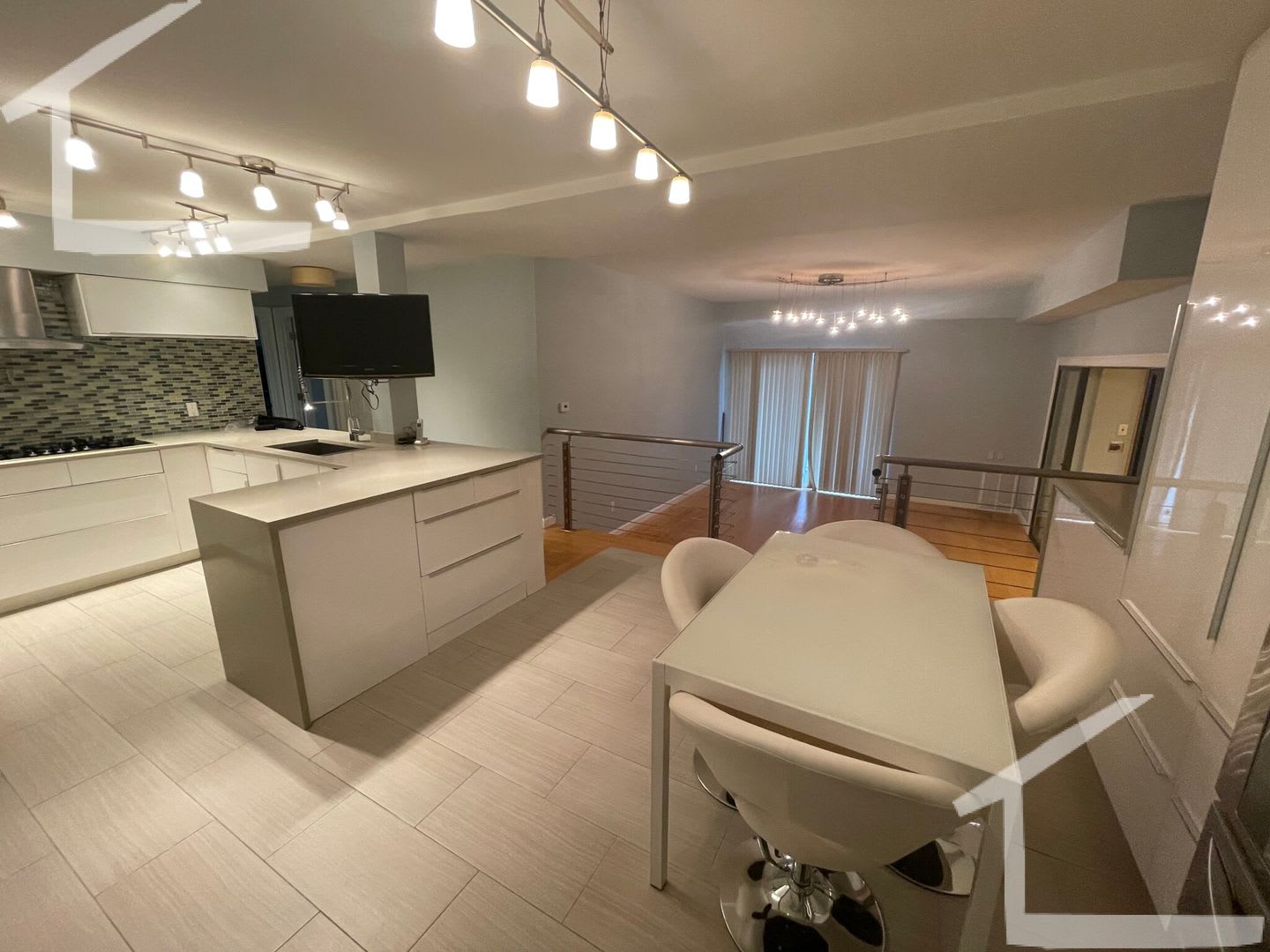 Gorgeous 2 bed in CHestnut Hill – photo 1