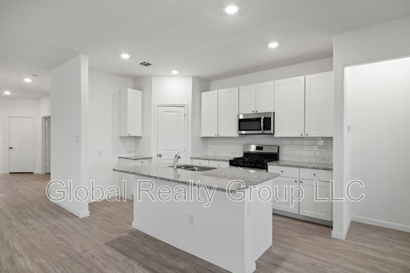 9105 Navarro Vis – photo 4